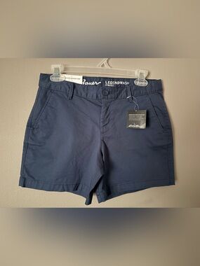 NWT Eddie Bauer Stretch Legend Wash Shorts in Dusted Indigo - women’s size 2